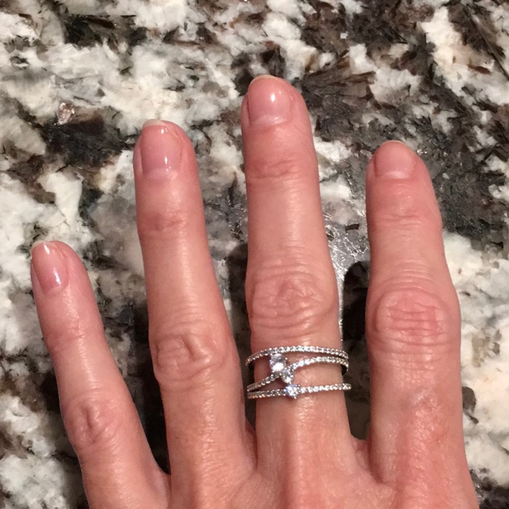 FLEUR cubic zirconia crossover ring - Picture 4 of 4